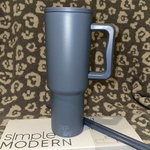 Simple Modern TREK 40oz Tumbler in  Blue Dune 😍 New & Never Used 😍
